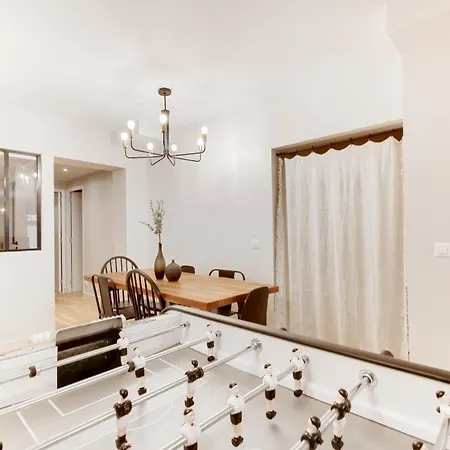 Explore Local Bakeries From A Boho Artist Loft דירה *