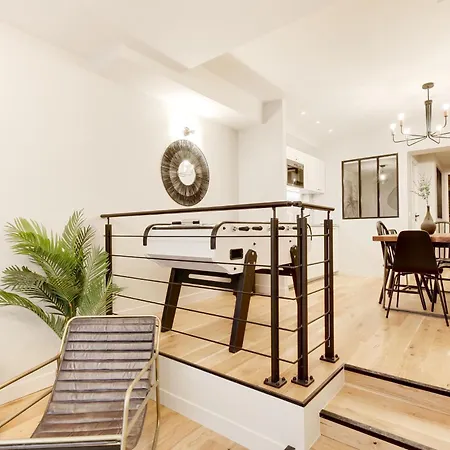 דירה Explore Local Bakeries From A Boho Artist Loft *