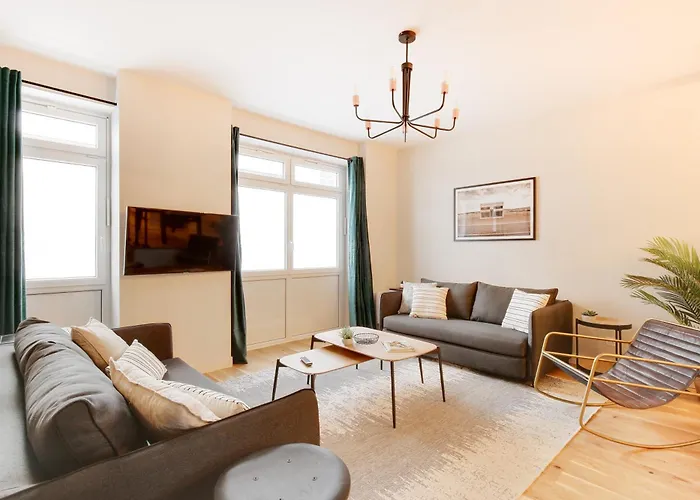 Daire Explore Local Bakeries From A Boho Artist Loft