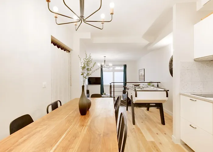 דירה Explore Local Bakeries From A Boho Artist Loft פריז