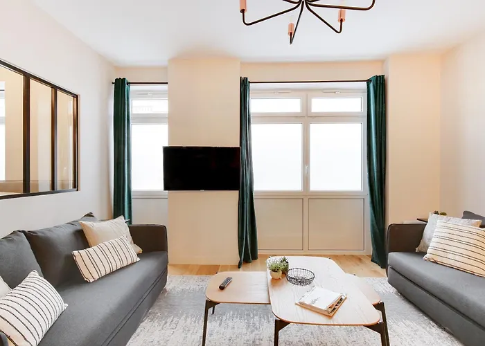 Daire Explore Local Bakeries From A Boho Artist Loft Paris