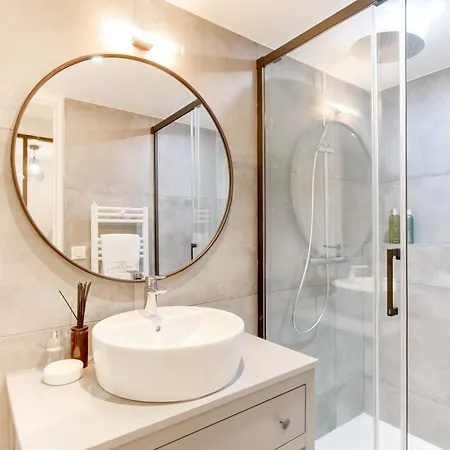 Explore Local Bakeries From A Boho Artist Loft * باريس