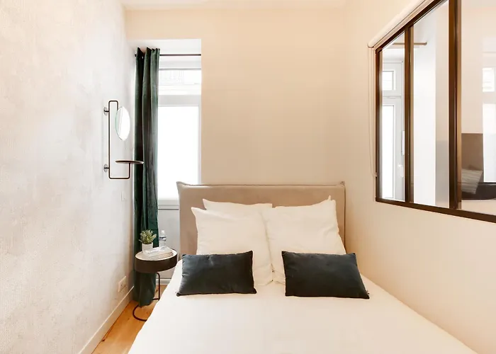 Explore Local Bakeries From A Boho Artist Loft باريس