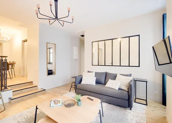 Explore Local Bakeries From A Boho Artist Loft شقة