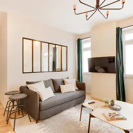 Explore Local Bakeries From A Boho Artist Loft Apartament *